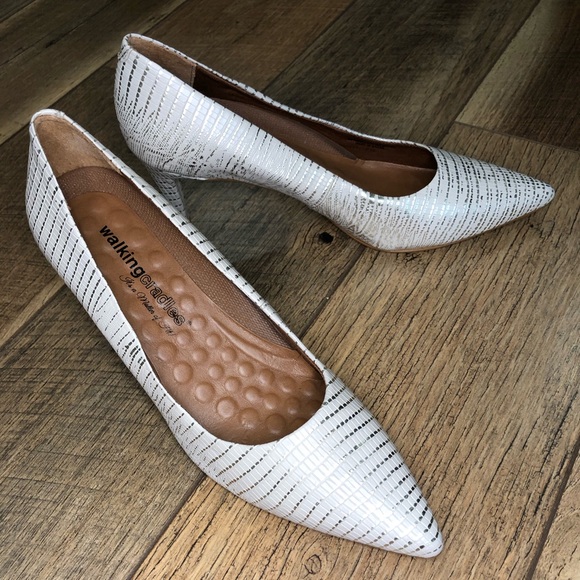 Walking Cradles “Sophia” Gold/Beige Pump Heel Size 8N - Picture 1 of 10